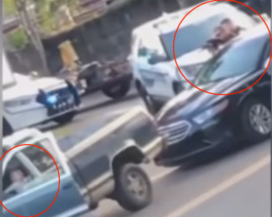 Efsane bir görüntü! ABD'de babası gözaltına alınan bebeğin yaptığına bakın - Resim: 4