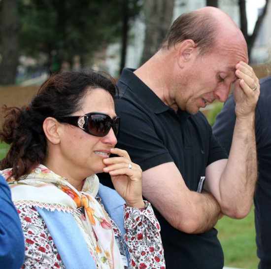 Senarist Açıkgöz toprağa verildi - Resim: 4