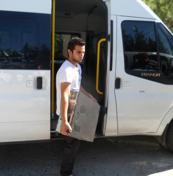 Hem soydu, hem 'salak' yazdı,hem taşıdı - Resim: 4