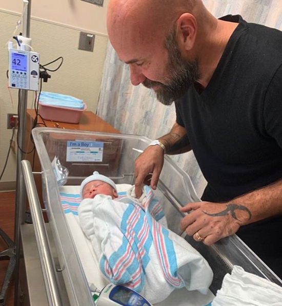 Esat Yontunç ve Hande Gülşen'ın çocukları doğdu Acun Ilıcalı bebeğin fotoğrafını paylaştı - Resim: 2