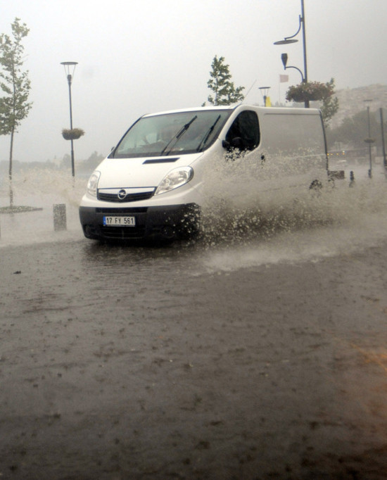 Kara bulutlar Çanakkale üzerinde - Resim: 2