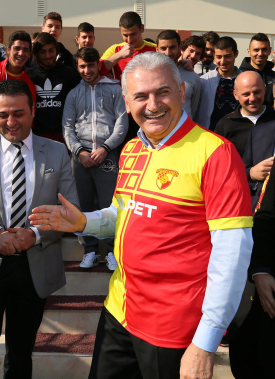 Binali Yıldırım penaltı attı - Resim: 1