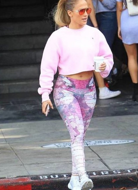 Jennifer Lopez yeni tasarım taytıyla gündemde - Resim: 3