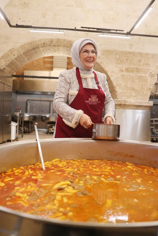 Emine Erdoğan, Cumhurbaşkanı'nın kahvaltıda en sevdiği şeyi açıkladı! 'Nisan yağmurundan yoğurt mayalıyorum' - Resim: 3