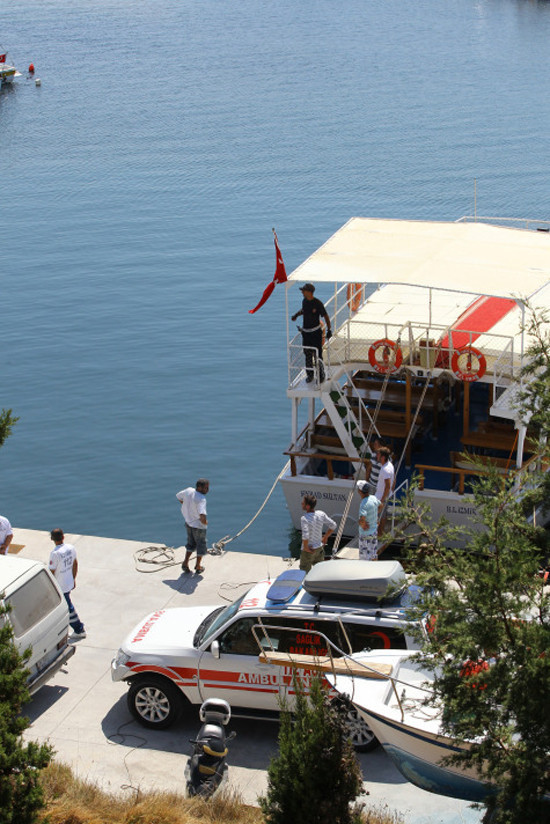 Mülteci teknesi battı! - Resim: 4