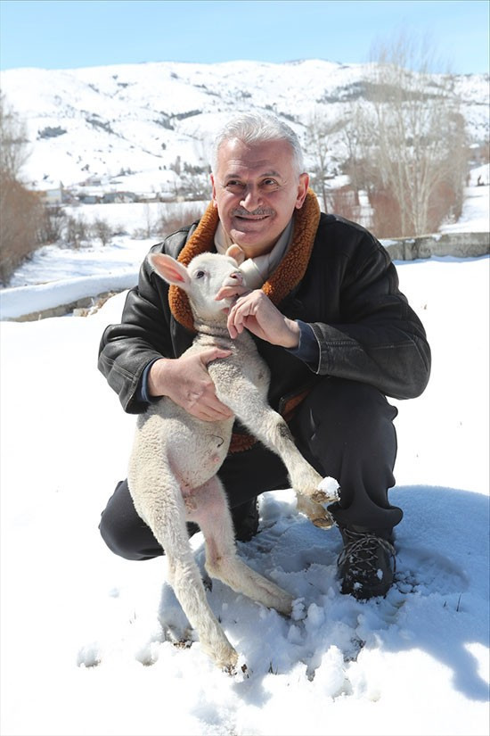 Başbakan Yıldırım köyünde hasret giderdi! - Resim: 2
