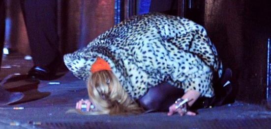 Ünlü yıldız alkolü fazla kaçırınca... - Resim: 1