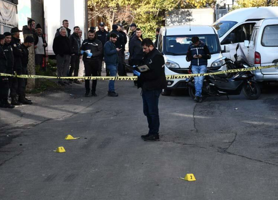 'Eşinden boşan onunla ben evleneceğim' deyince ortalığı kan gölüne çevirdi - Resim: 1