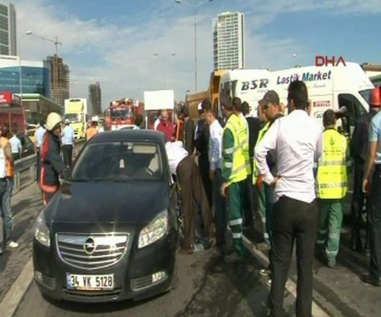 D-100 karayolunda zincirleme kaza oldu - Resim: 1