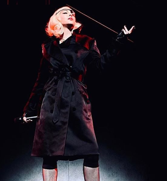 Madonna dansçısıyla balkonda fena yakalandı! Samimi halleri olay - Resim: 2