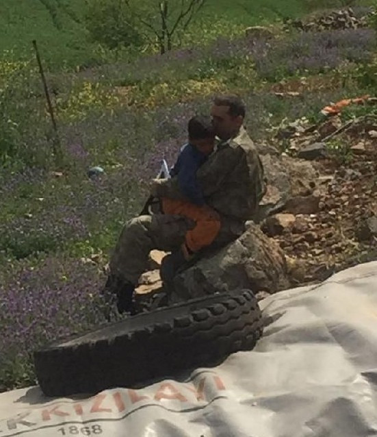 Kahreden anlar şehit kardeşini binbaşı böyle teselli etti - Resim: 4