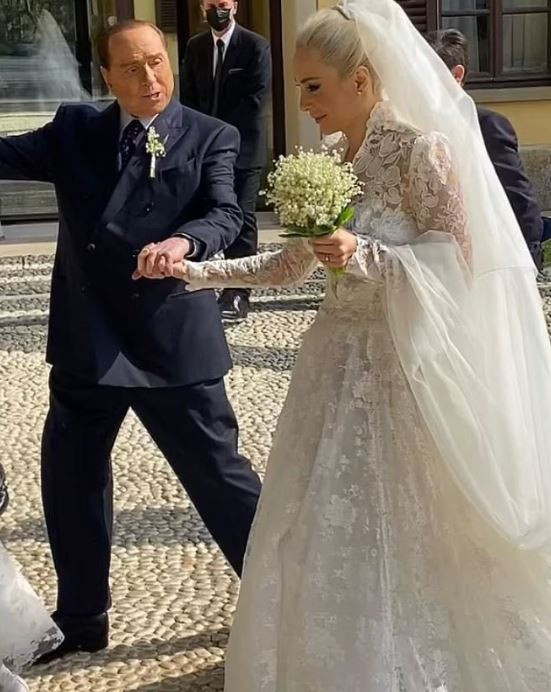 Silvio Berlusconi'nin mirası ortaya çıktı! Sevgilisini unutmamış: Rekor para bıraktı! - Resim: 1