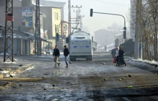 Yüksekova'daki gerginlik çatışmaya dönüştü! - Resim: 4