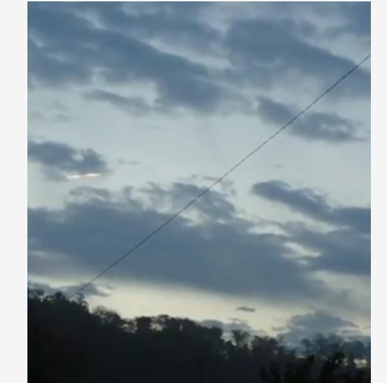 Depremden sonra gökyüzünde görülen gizemli cisim - Resim: 3