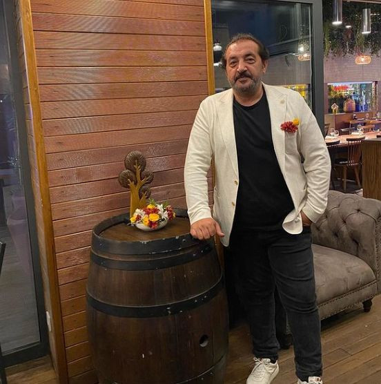 Ünlü şef Mehmet Yalçınkaya'ın oğlunu görenler inanamadı! Yakışıklılığıyla büyüledi ''Babasının kopyası'' - Resim: 2