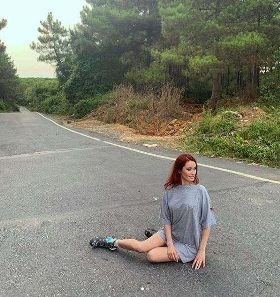 Şarkıcı Elif Kaya Kaz Dağları için soyundu mesajı olay oldu - Resim: 1