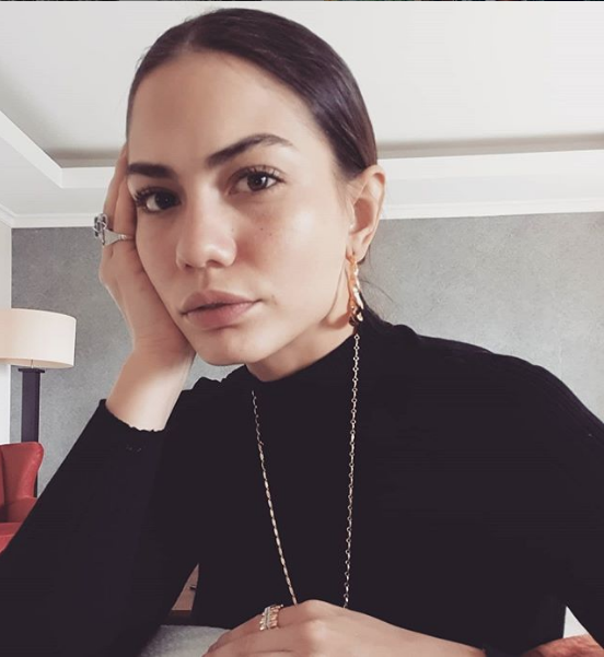 Demet Özdemir öyle bir gaf yaptı ki dalga konusu oldu TV8 dizisinde oynuyor - Resim: 3