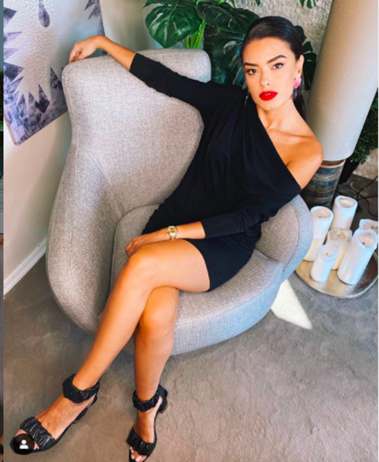 Saadet Özsırkıntı kimdir yaşı kaç herkes boyunu merak ediyor - Resim: 0