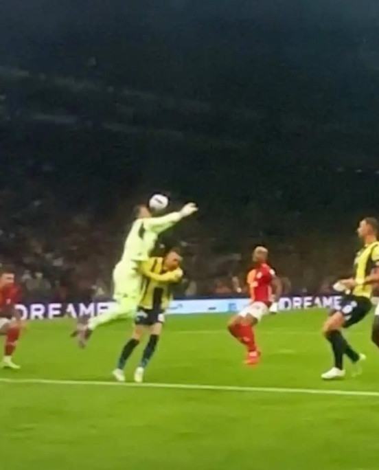 Fenerbahçe'nin golü faul sebebiyle geçersiz sayıldı - Resim: 0