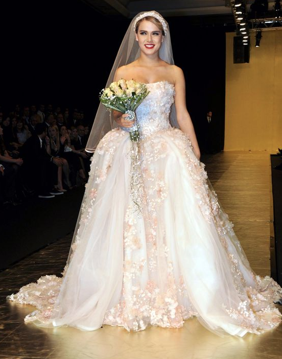 Aşkı için her şeyden vazgeçti! Sosyetik sevgilisiyle evleniyor - Resim: 4