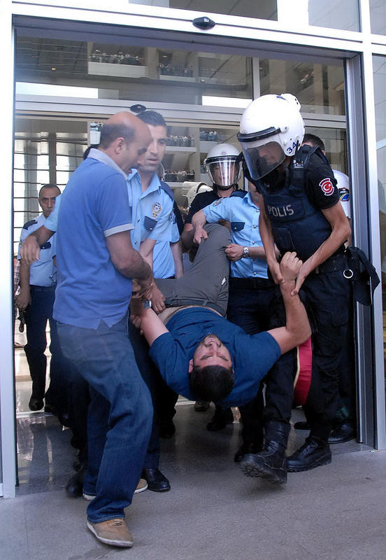 Çağlayan'da avukatlara sert müdahale - Resim: 3