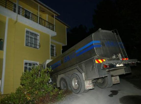 Hızını alamayınca yatak odasına daldı - Resim: 2