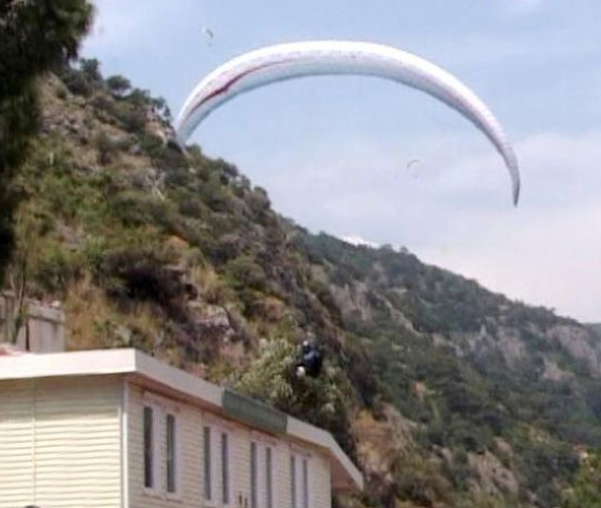 Paraşütüyle markete düştü! - Resim: 4