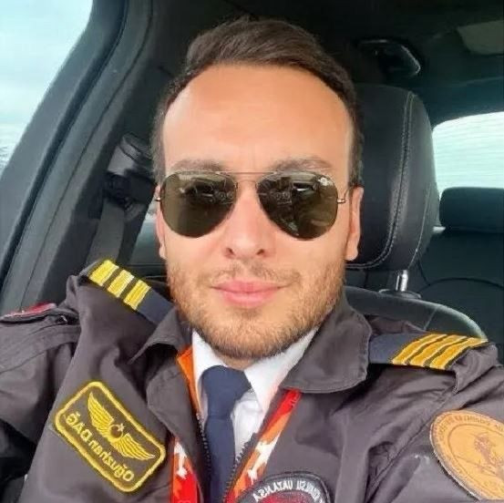 THY pilotu son yolcuğuna uğurlandı! Tabutunun üzerine üniformasını koydular - Resim: 4
