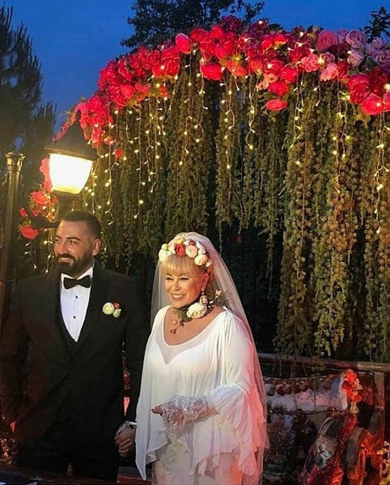 Zerrin Özer Murat Akıncı evliliği 36 saat sürdü Zerrin Özer boşanıyor - Resim: 1