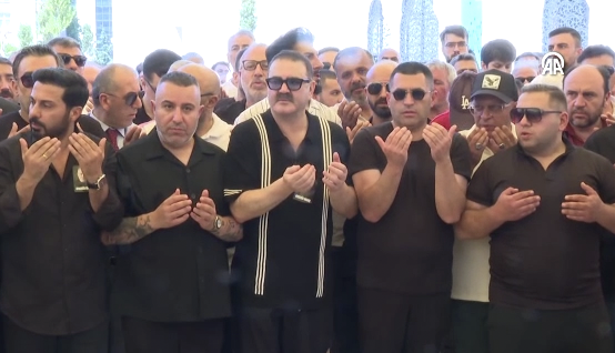 Aydemir Akbaş'ın cenazesinde kaos! Şafak Sezer isyan etti: "Hayatımda böyle rezillik görmedim" - Resim: 4