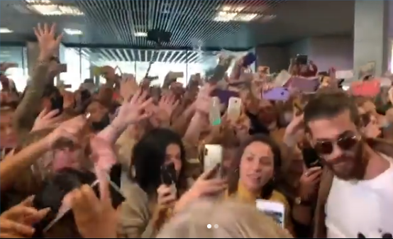 Can Yaman'ı İspanya'da binlerce kişi karşıladı havalimanında yatmışlar - Resim: 1