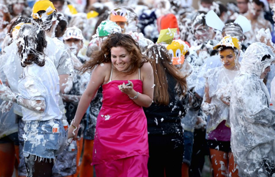 Kızlı erkekli köpük içinde kaldılar - Resim: 3