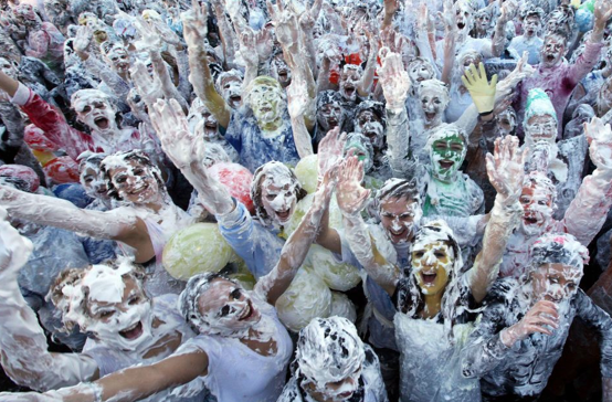 Kızlı erkekli köpük içinde kaldılar - Resim: 2