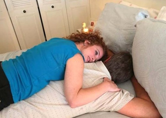 Yanına yatmak için yüzlerce erkek sıra bekliyor! - Resim: 1