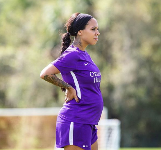 Sydney Leroux Dwyer 5.5 aylık hamileyken idmana çıktı ortalık karıştı - Resim: 1