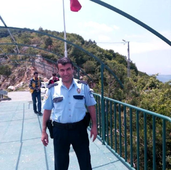 Bursa'da kavga ihbarına giden polis memuru kendi silahıyla başından vuruldu - Resim: 0