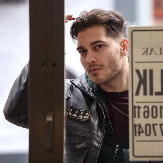 Oyuncu Çağatay Ulusoy'un kamuflajlı fotoğrafı bomba! Bot bağlayan Ulusoy'a beğeni yağdı - Resim: 3