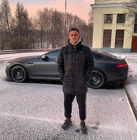 Lüks aracını benzin döküp yakan Rus fenomen bir de mangal yaptı - Resim: 2