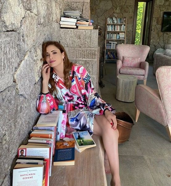 Mine Tugay bikinili fotoğrafıyla dakikalar içinde rekor beğeni aldı işte o yaz pozu - Resim: 2