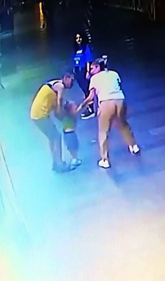 Antalya'da çok sevimli dediği 2.5 yaşındaki çocuğu kaçırmaya kalktı - Resim: 2