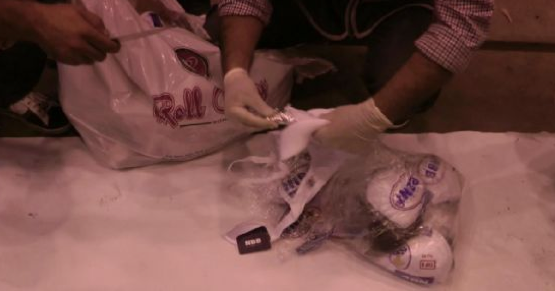 Sütyenin içindeki şaşırttı! - Resim: 4