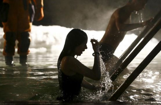 Buz gibi havaya rağmen suya girdiler nedenine bakın - Resim: 3