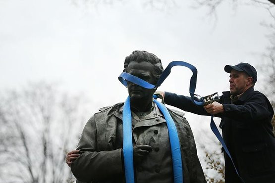 Nefret sembolüydü yerinden söküldü - Resim: 1