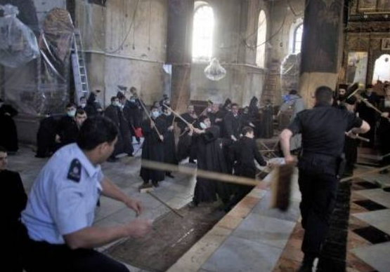 Papazların kutsal temizlik kavgası - Resim: 2