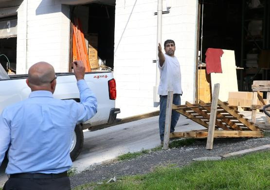 Vatansızlaştım diyerek odunla saldırdı! - Resim: 1