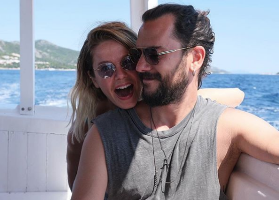 Kuzgun dizisinin yıldızı Burcu Biricik'ten eşi Emre Yetkin için romantik kutlama - Resim: 1