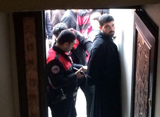 Çarşaflı erkekler panik yarattı! - Resim: 1