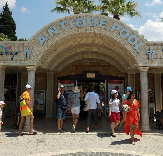 Ruslar gelip gitmek istemiyor! Günde 12 bin kişi şifa arıyor - Resim: 4