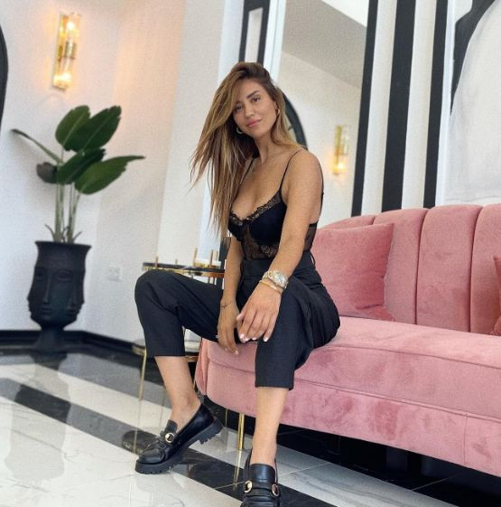 Şarkıcı Banu Parlak, tuvaletini yaparken video paylaştı, rezil oldu! Şok eden görüntüler kısa süre içinde yayıldı - Resim: 3