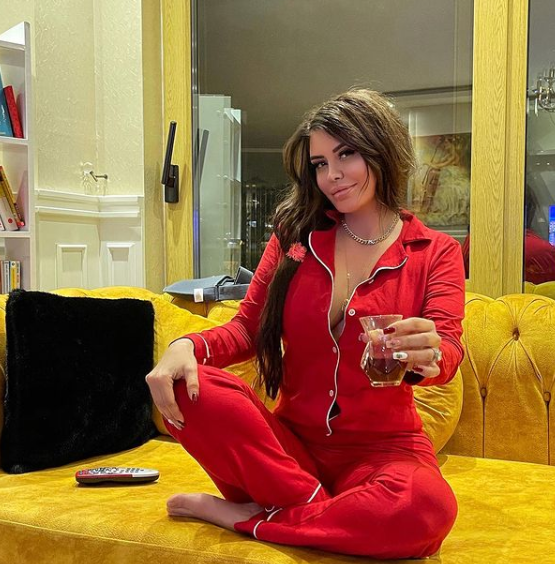 Ebru Polat sevgilisi Tolgahan'a ayağını öptürdü sevenlerini üzen haberi verdi - Resim: 2